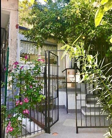 Garden House Apartments In نابولي المظهر الخارجي الصورة