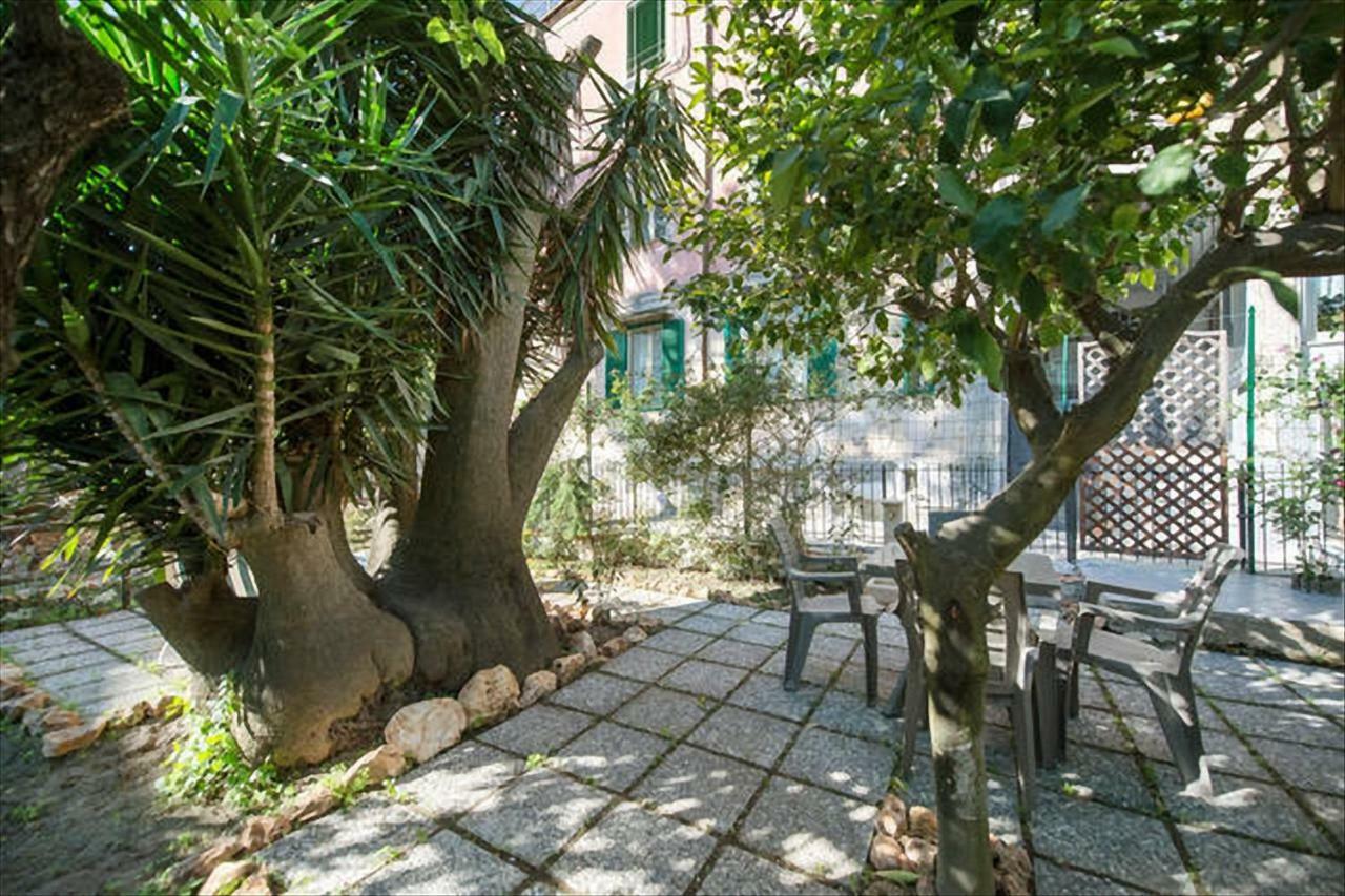 Garden House Apartments In نابولي المظهر الخارجي الصورة
