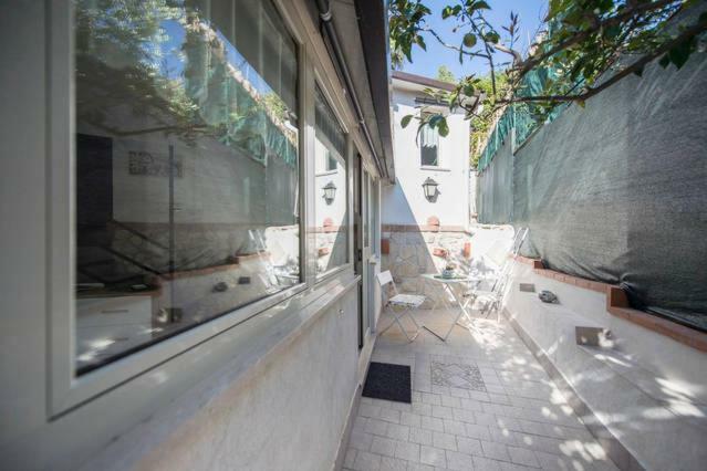 Garden House Apartments In نابولي المظهر الخارجي الصورة