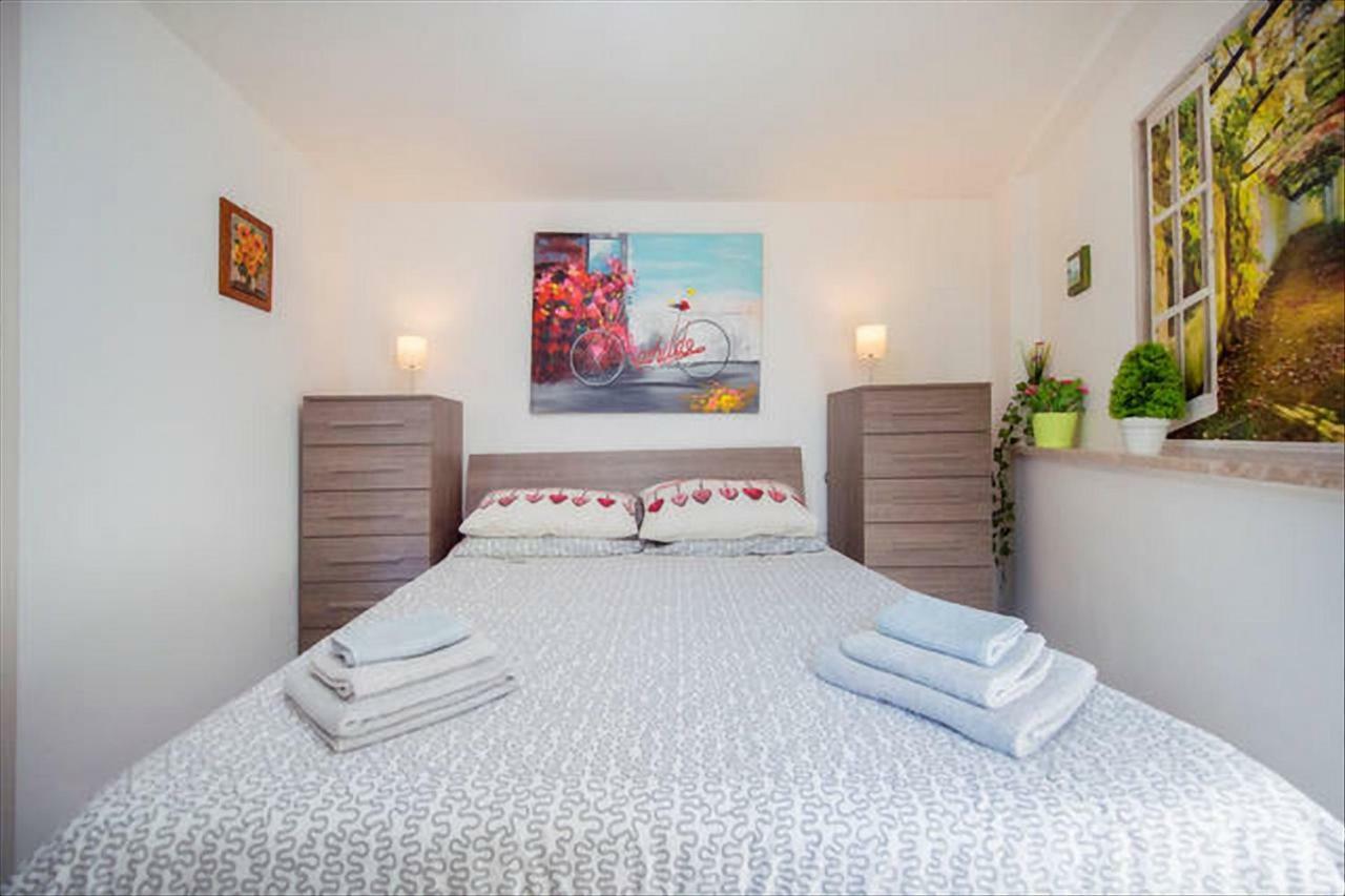 Garden House Apartments In نابولي المظهر الخارجي الصورة